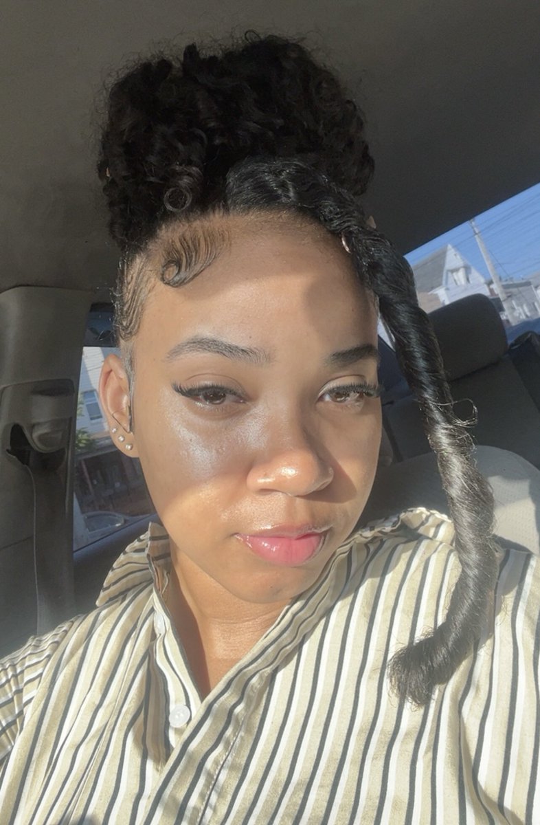 Xybitch6's tweet photo. Me 🤝 My skin. https://t.co/o9DSNJPAoH