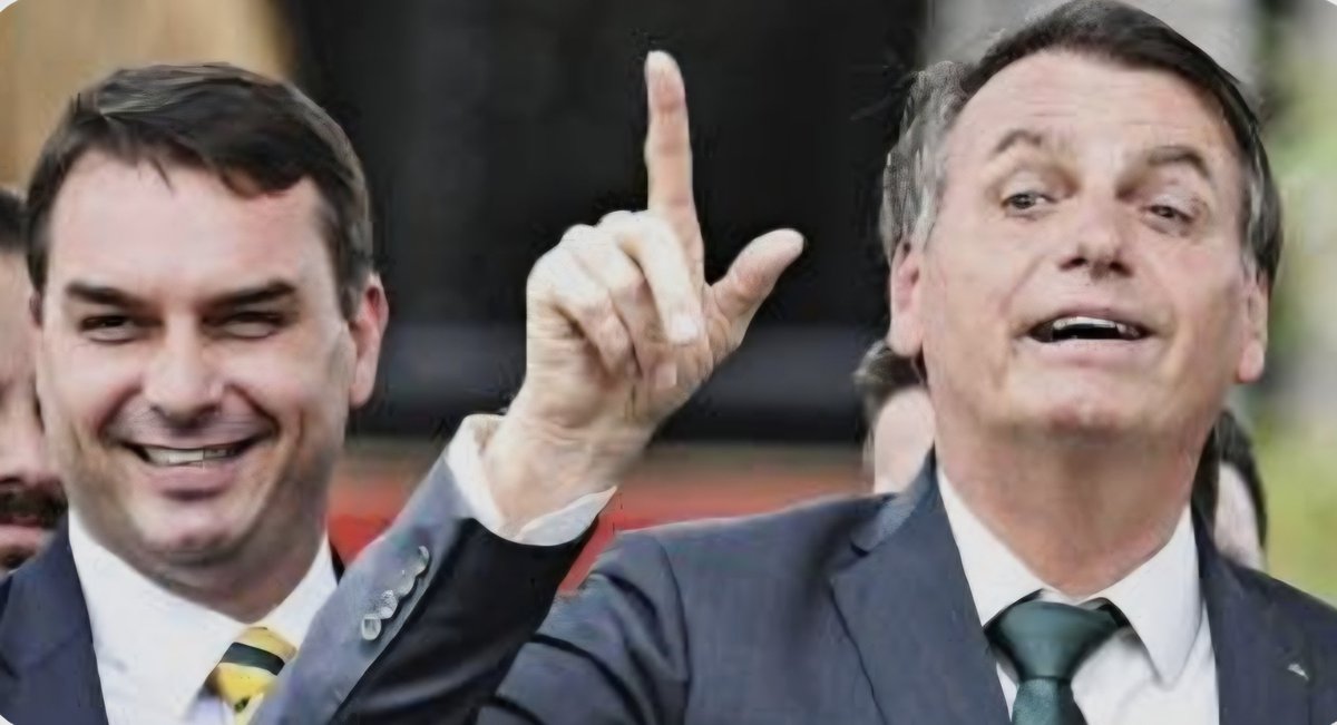GenPauloChagas's tweet photo. EM 2018, EU APOIEI, FIZ CAMPANHA E VOTEI EM UMA PROPOSTA CONSERVADORA, LIBERAL E HONESTA PARA O BRASIL. 

Não votei em mitos, gurus ou "filhos de". 

Votei contra o nepotismo e a favor da meritocracia. 

Votei pelo combate implacável à  corrupção e pelo apoio incondicional à Lavajato. 

Votei pelo fim da politicagem e pela moralização da prática política. 

Ah, votei também pelo fim das "rachadinhas"!!! 

Dei com os burros na água! 

VOTEI NO CARA ERRADO! PERSITIR NO ERRO É UMA BURRICE MAIOR AINDA!!