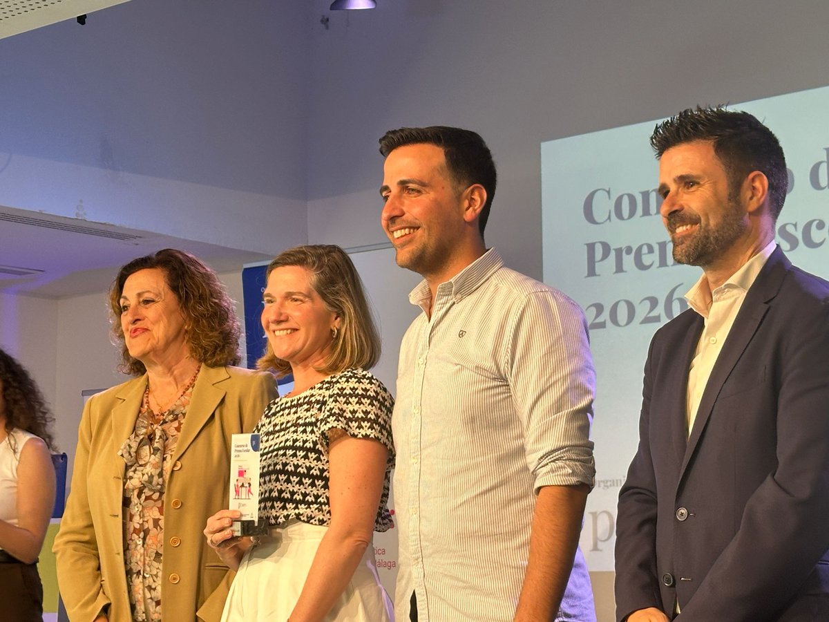 aprensamalaga's tweet photo. 🏅 Premio a la docente con mayor implicación. María Lucas Llerga, del Colegio Sierra Blanca. https://t.co/J3hUhfdtex