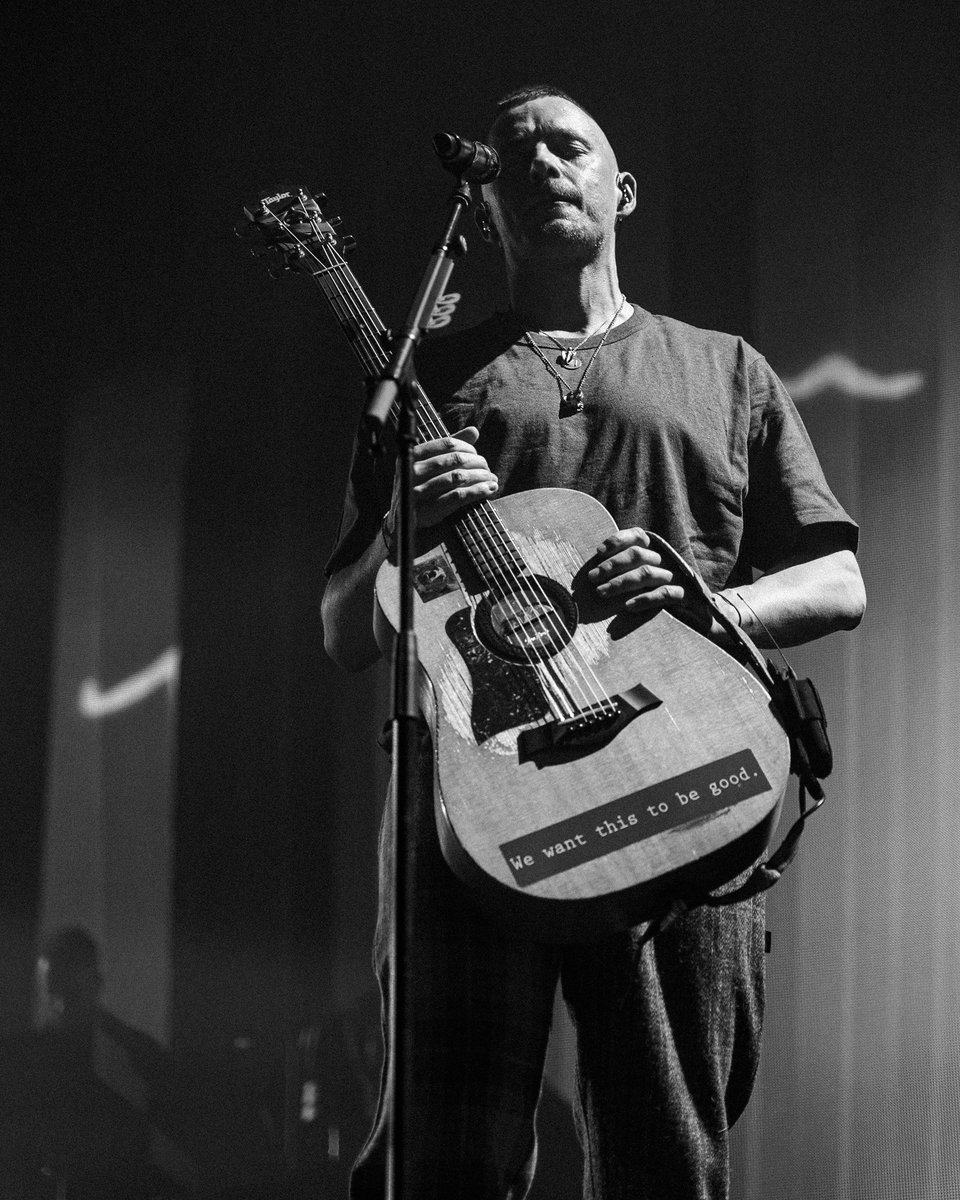 DermotKennedy's tweet photo. As long as you’ll have me, I’ll play until my lungs give out. I’ve never felt so supported. This new music feels so full of life on stage. Thank you for packing out these rooms. I truly am so grateful

 (1/4) https://t.co/kY3GaZSlbj