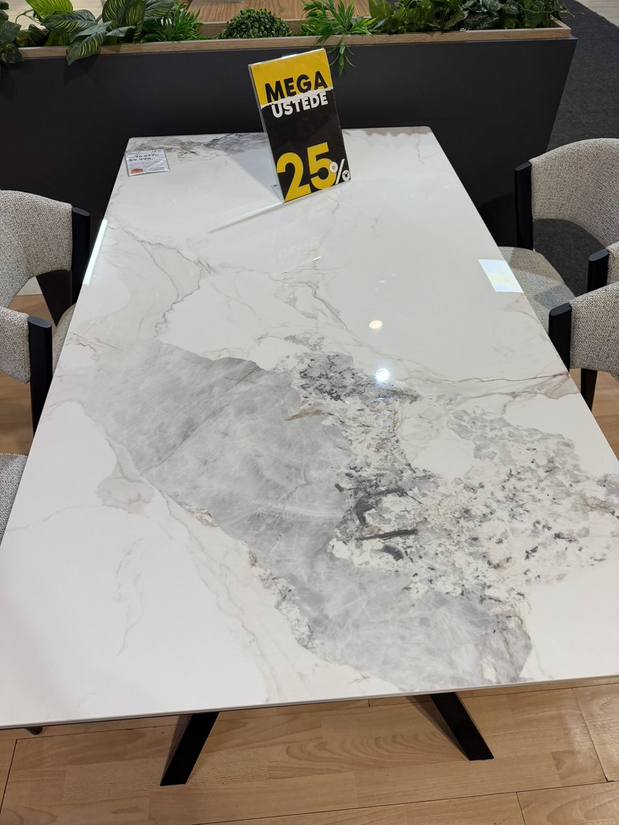 httpmariija's tweet photo. *NA PRODAJU*novi sto, jos uvek stoji u kutiji nekoriscen. Prodaje se zbog neodgovarajucih dimenzija, u potrazi sam za drugim. Cena sa dostavom je bila 63 000, moze za 50 000rsd. U pitanju je Novi Sad. https://t.co/Uf34B8VIKy