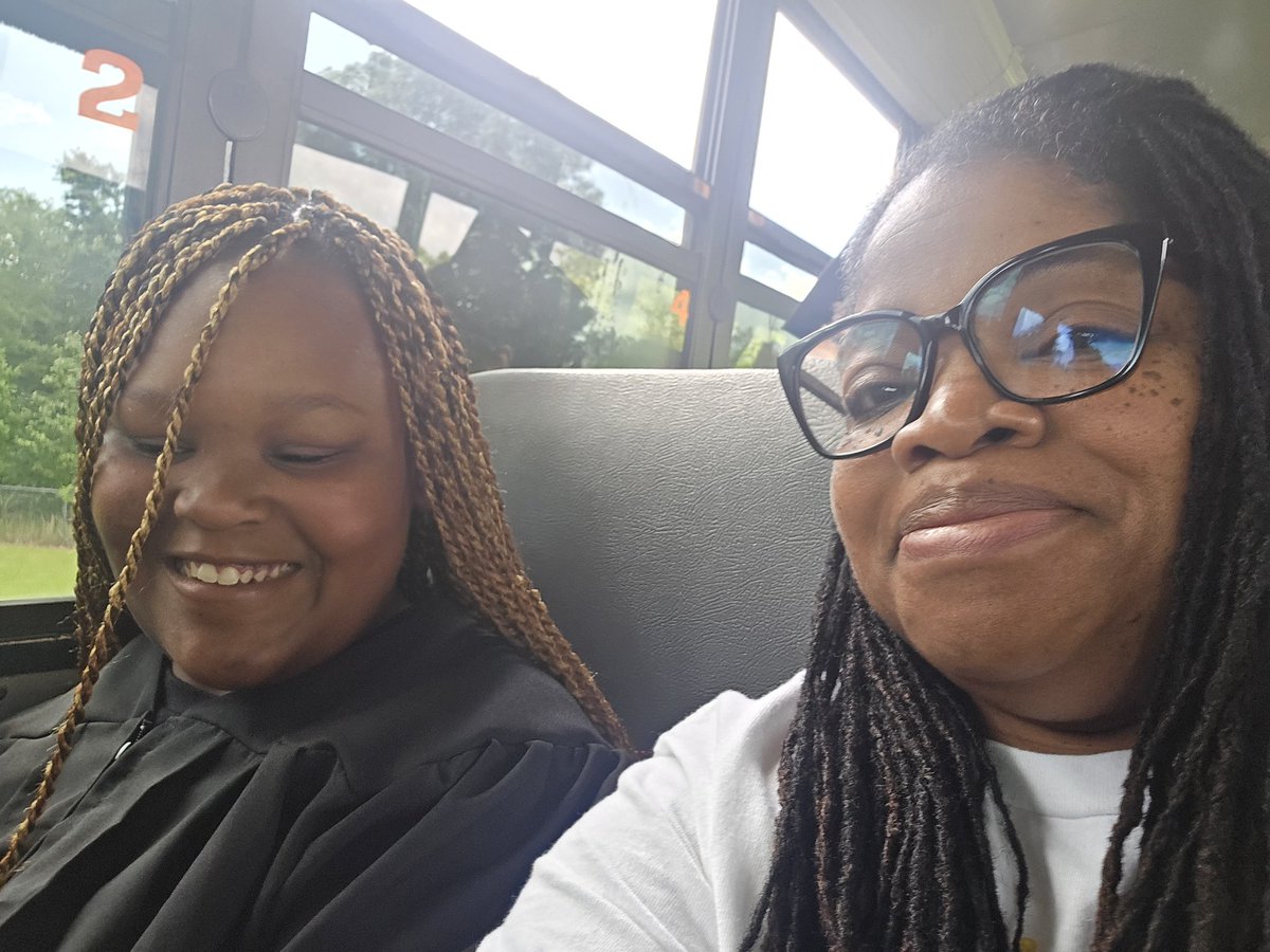 ChhsMightyStang's tweet photo. Graduation walk at Overpark Elementary &amp; Center Hill Elementary! Inspiration from the Class of 2026! 🖤❤️ https://t.co/xoQUvOhUZp