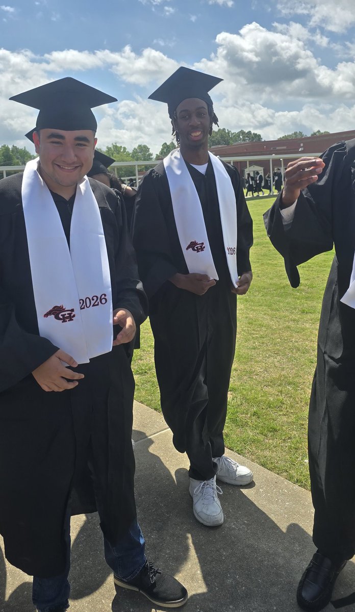 ChhsMightyStang's tweet photo. Graduation walk at Overpark Elementary &amp; Center Hill Elementary! Inspiration from the Class of 2026! 🖤❤️ https://t.co/xoQUvOhUZp