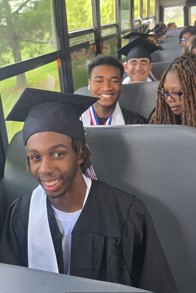ChhsMightyStang's tweet photo. Graduation walk at Overpark Elementary &amp; Center Hill Elementary! Inspiration from the Class of 2026! 🖤❤️ https://t.co/xoQUvOhUZp