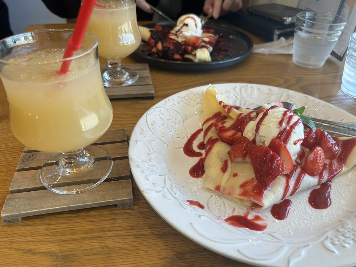 s0uth_sk's tweet photo. ゴールデンなウィークでした

このほかにヨーグルトフラペチーノも飲んでます、てへ https://t.co/4diAfHFSLo