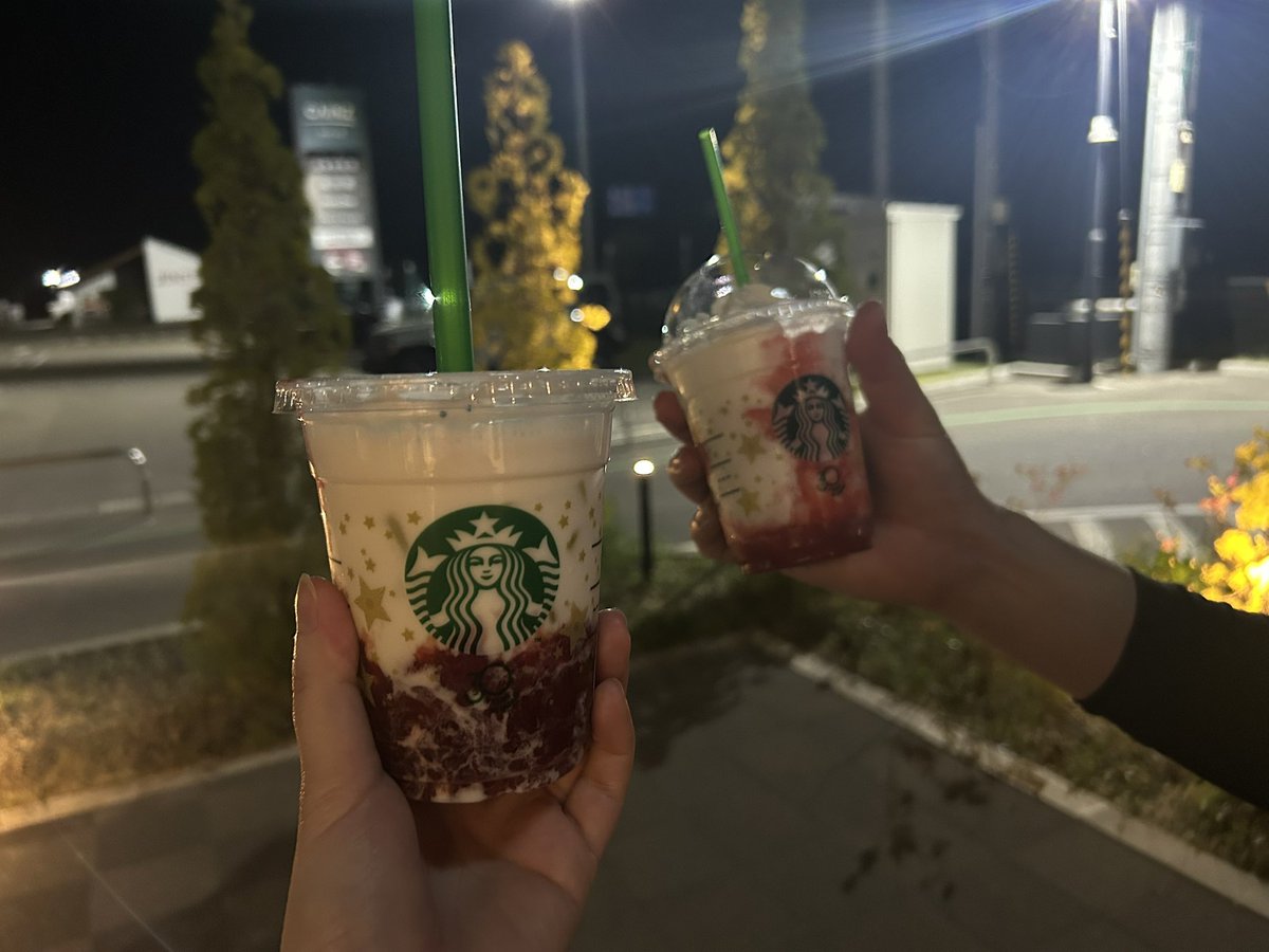 s0uth_sk's tweet photo. ゴールデンなウィークでした

このほかにヨーグルトフラペチーノも飲んでます、てへ https://t.co/4diAfHFSLo