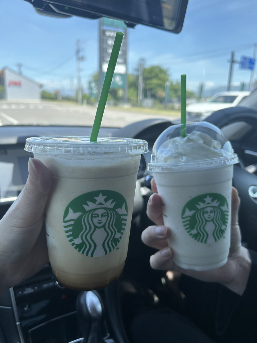 s0uth_sk's tweet photo. ゴールデンなウィークでした

このほかにヨーグルトフラペチーノも飲んでます、てへ https://t.co/4diAfHFSLo
