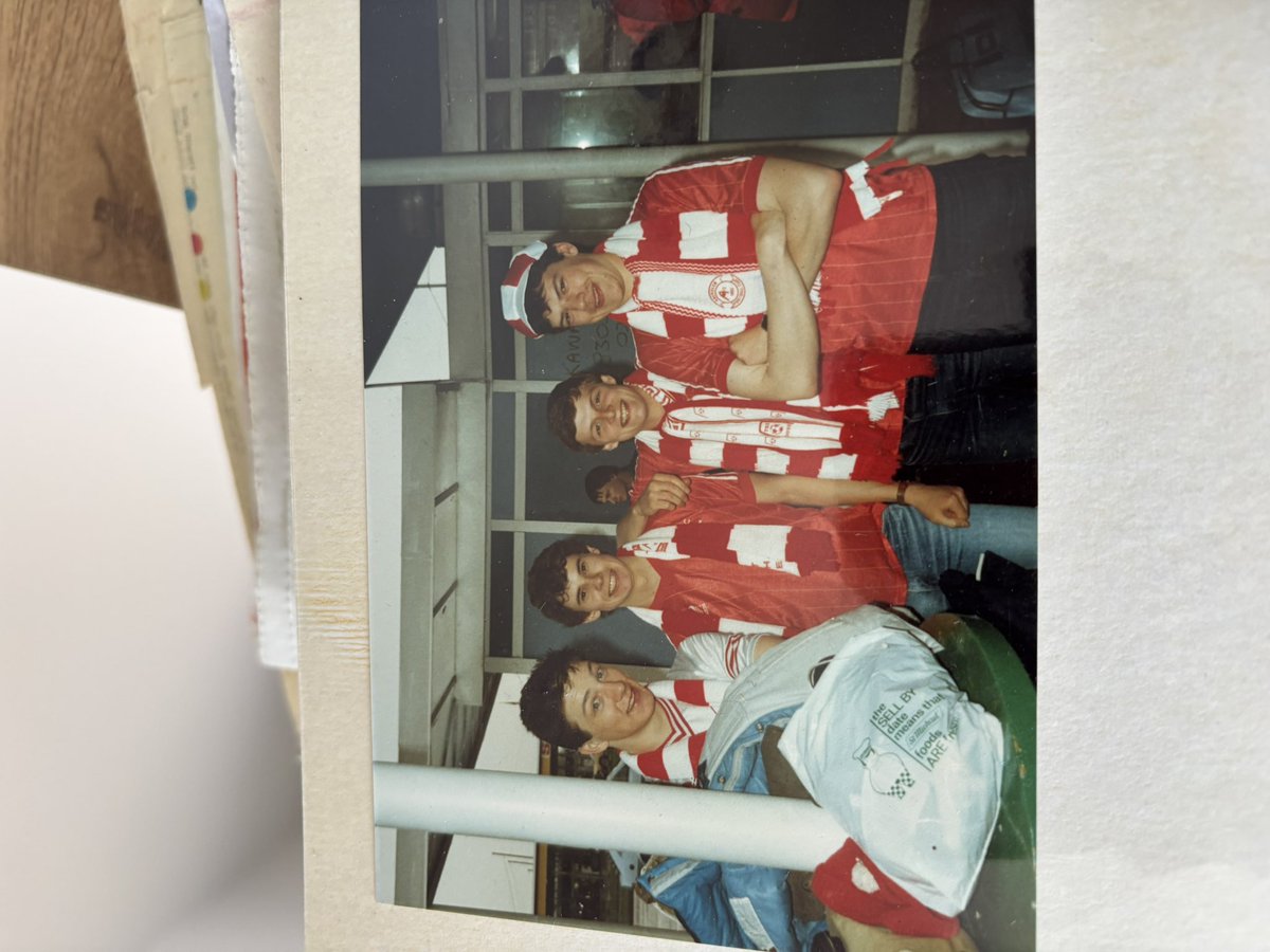 AndrewLowden1's tweet photo. Apparently on retirement it’s better to look forward than back, but that’s not going to stop me enjoying “Simmy” - revisiting the 80’s success of @AberdeenFC with the help of @NeilDrysdale and @NeilSimmy8 It will take me back to Gothenburg too. Cheers Simmy ❤️ https://t.co/oMgp5tlQ3Y