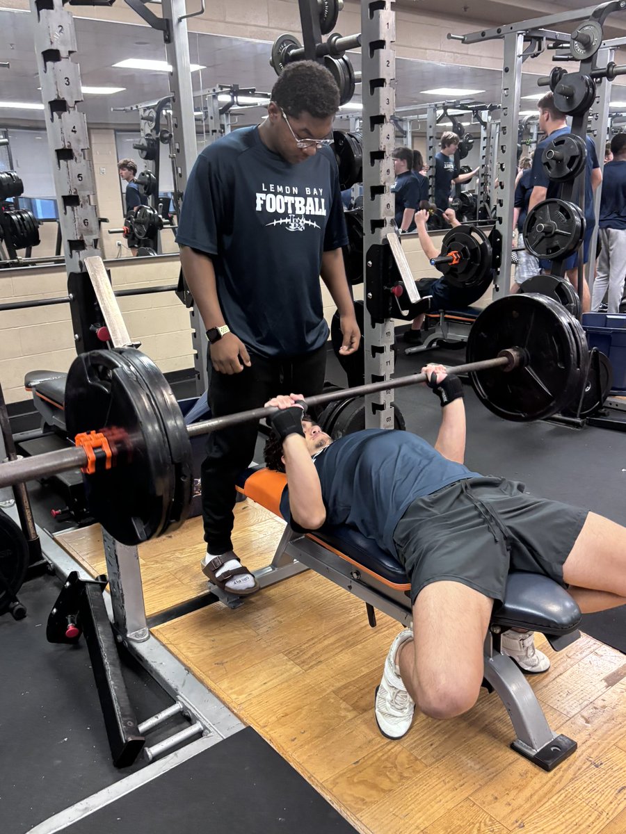 LemonBayMantas's tweet photo. Bench Max day, at THE Bay!
#LezzzGo!!! https://t.co/i8qYLb6uRy