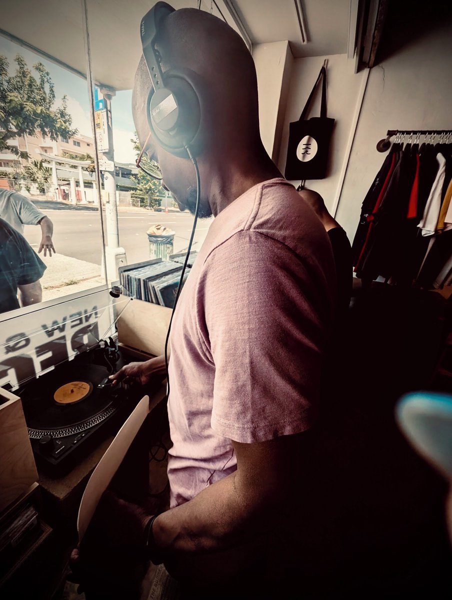 printmatic's tweet photo. Thankful that I got to stop by the dope record shop @alohagotsoul in Honolulu on my last day of vacation. Big shout out to these brothers for the dope records and the hospitality! WORD!
.
.
.
#vinyllove #beatmaker #vinyl #akaimpcsample https://t.co/T58iihMg4G