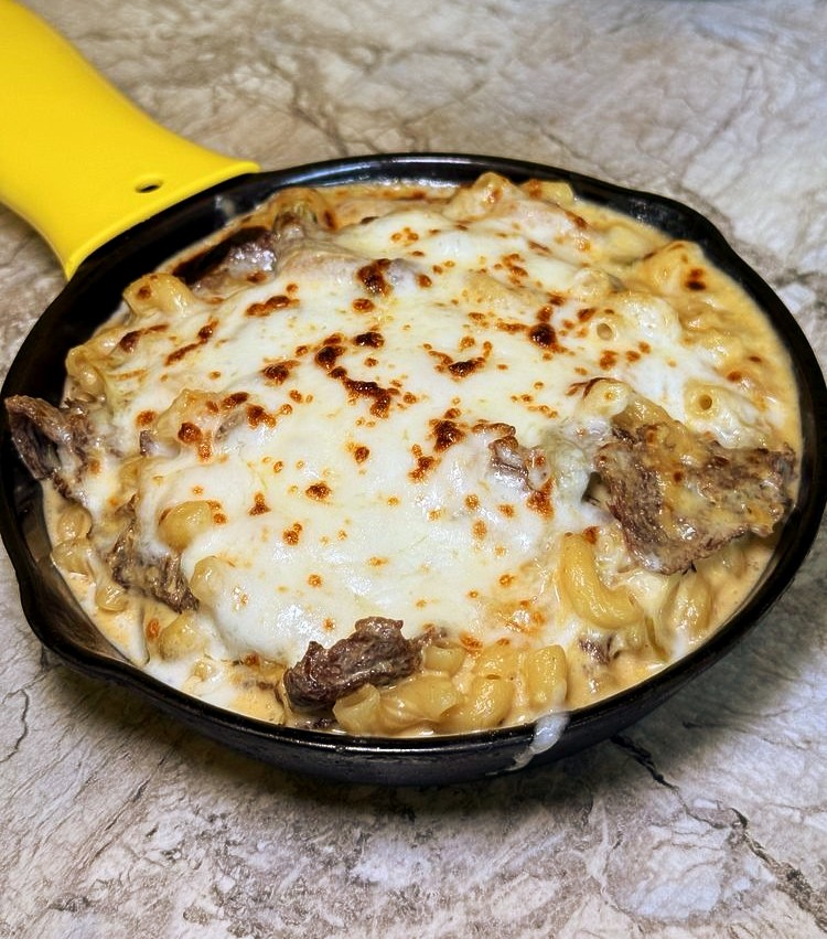 MacNOutCT's tweet photo. ⭐⭐⭐⭐⭐ "EXCEPTIONAL! Came in on a friend’s rec and was blown away. Tons of skillet mac &amp; cheese options, I went with the Philly C Mac. Huge portion, so cheesy, perfect ribeye, nonstop cheese pulls.   Coming back!" - Review and photo from Jamie N. via Yelp https://t.co/TwEaE779mr