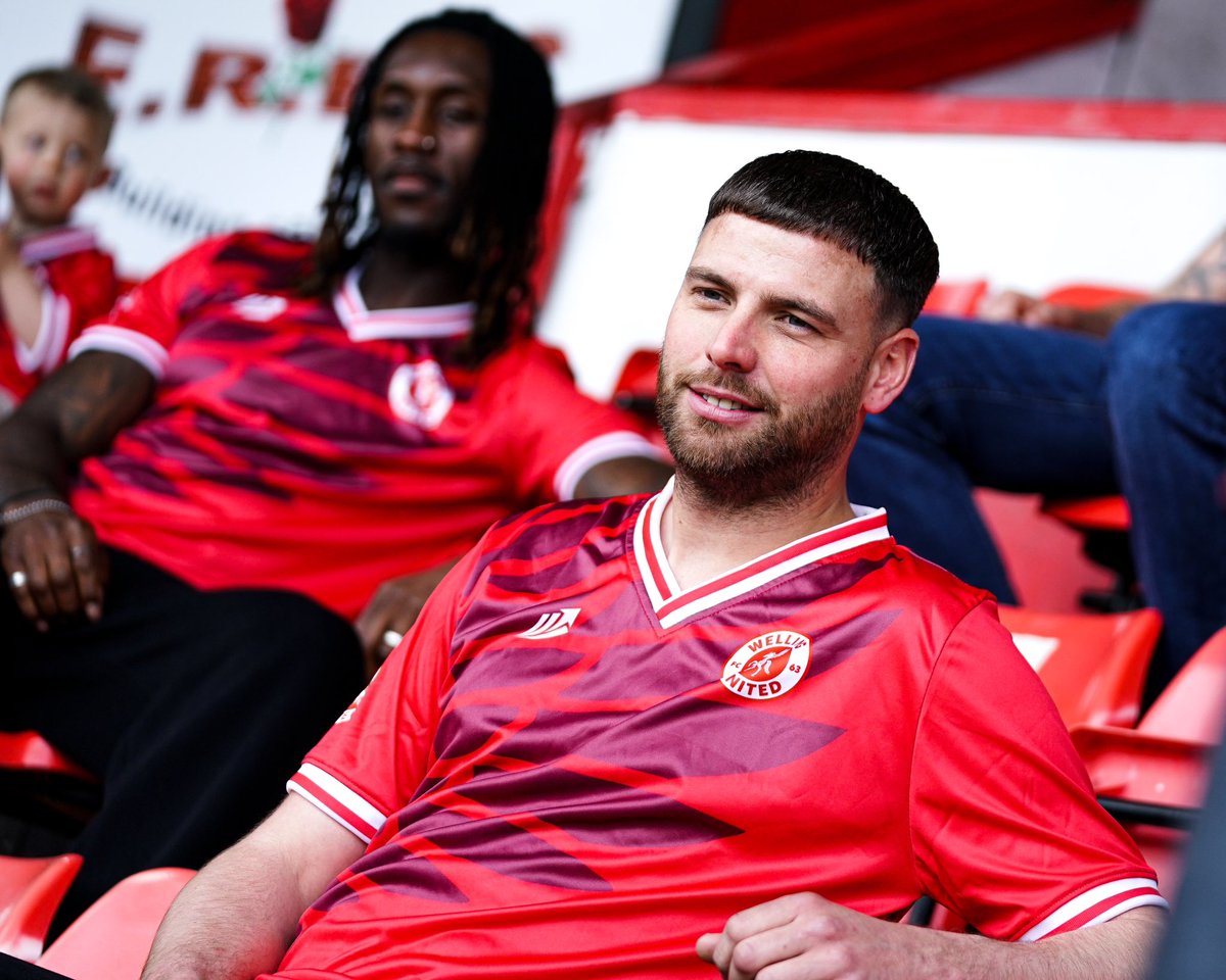 wellingunited's tweet photo. At home in red ❤️

#WeAreWings🪽 https://t.co/LyydwPvPwE