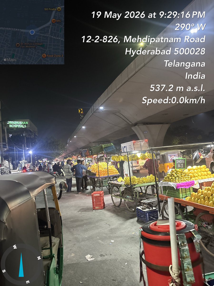 HydxShan's tweet photo. Lots of fruit stalls have been illegally set up in the middle of the road, causing heavy traffic obstruction and inconvenience to the public. Kindly take immediate action to clear the encroachment. @HYDTP @hydcitypolice https://t.co/vf3aWuKDKX