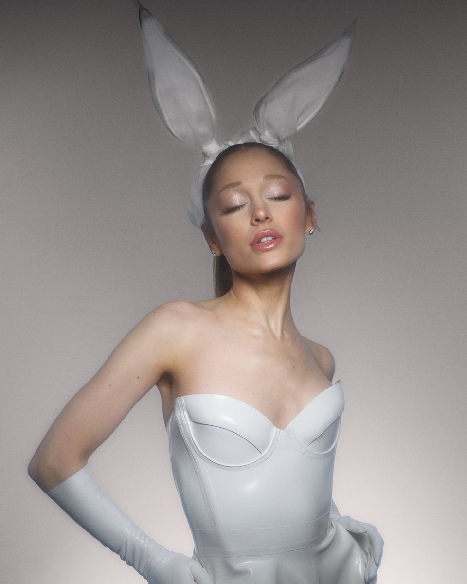 rembeauty's tweet photo. the limited edition r.e.m. beauty dangerous woman sweet dreams eyeshadow quad and glossy balm in shade “forever boy”  are now available online @sephora eu ♡ ⋆ ̊。⋆  

https://t.co/zEwIiXAYVI https://t.co/gEmdnEv55N