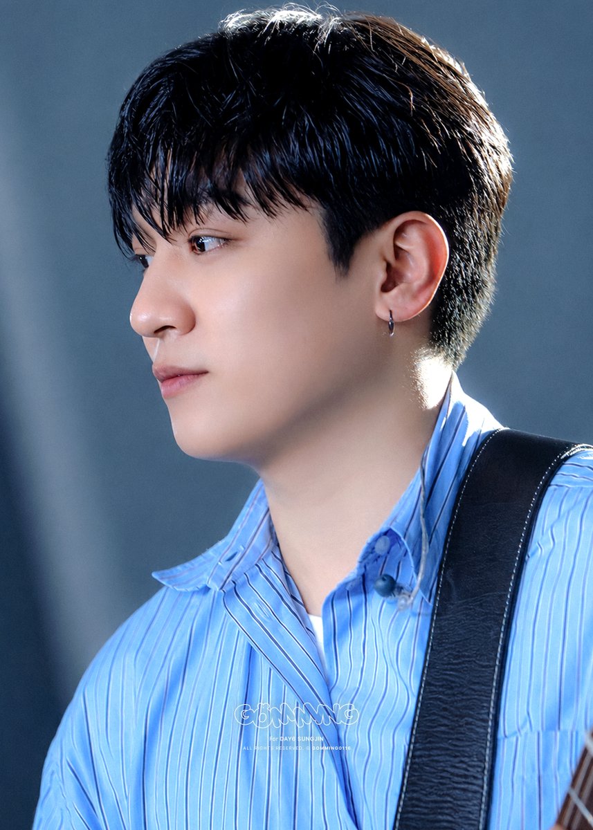 gomming0116's tweet photo. 260516 The DECADE in BUSAN🏖  
얘 눈 좀 봐봐✨🥹✨
#성진 #SUNGJIN #데이식스 #DAY6 https://t.co/23fZ6K6fwA