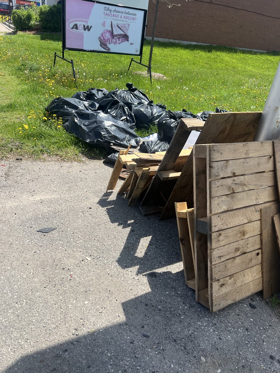 Noobasaurus18's tweet photo. @Thompson_37 You left all the trash, it’s been days now. Nice of you to take part of the photo op though. 👍 https://t.co/3hudqRM8BF