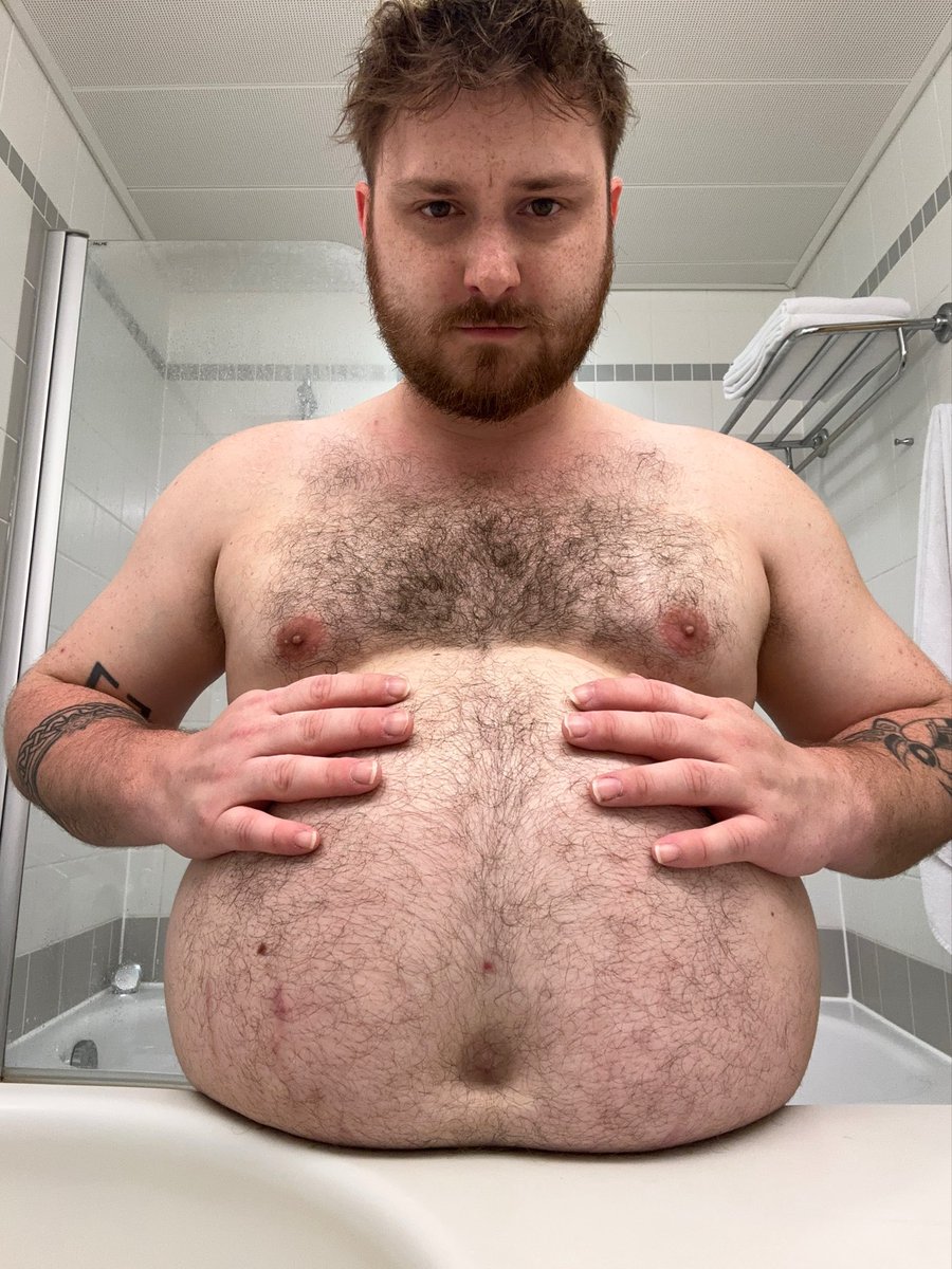 CuteThick1's tweet photo. Okay now make my belly fill up the sink https://t.co/JHxkhmDZrF