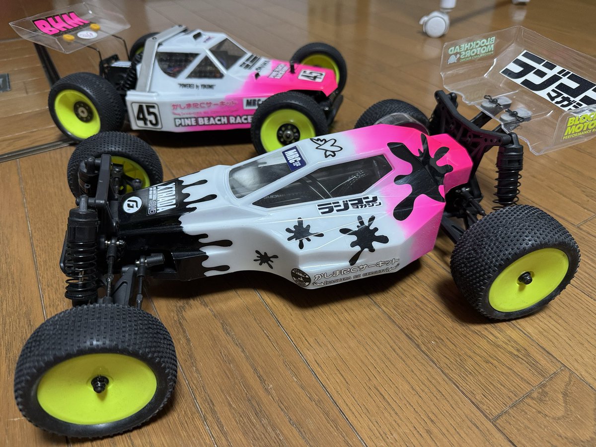 take_rcm's tweet photo. エクストラーダのホイールを黄色に換装🛞
勝手なイメージで、黄色のホイールはガチンコのレーサーっぽい感じ🤔𓈒𓂂𓏸
この2台、なんか同じくなっちゃったな
#エクストラーダ
#ドッグファイター https://t.co/RS9ggBrc9W