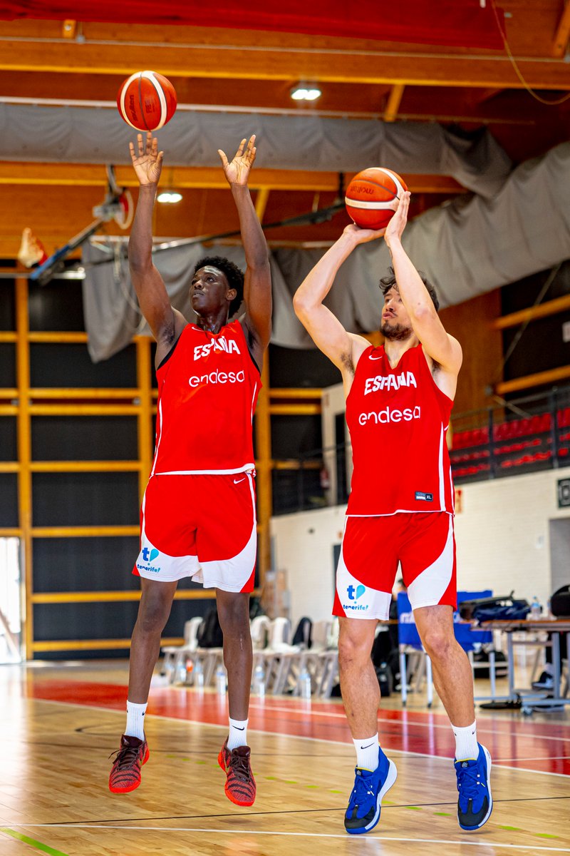 BaloncestoESP's tweet photo. Mucha energía en el Training Camp de la FEB ⚡️

Los chicos no paran en el 𝘿𝘼𝙔 4⃣ de entrenamiento 🔥

#SomosEquipo https://t.co/PORnESClJ5