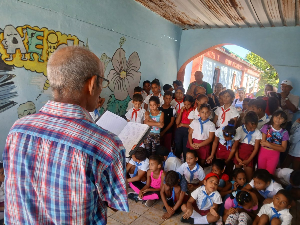 CasaPilon54874's tweet photo. Rendimos homenaje a José Martí en el 131 aniversario de su caída en combate y a Fidel Castro Ruz en la Jornada por su centenario, recordando su legado de patriotismo, dignidad y amor por Cuba.
#CasaCultura #MunicipioPilón https://t.co/mm2JkrkZ5j