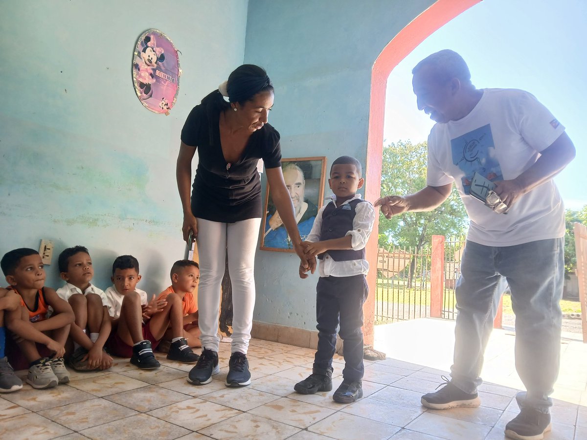 CasaPilon54874's tweet photo. Rendimos homenaje a José Martí en el 131 aniversario de su caída en combate y a Fidel Castro Ruz en la Jornada por su centenario, recordando su legado de patriotismo, dignidad y amor por Cuba.
#CasaCultura #MunicipioPilón https://t.co/mm2JkrkZ5j