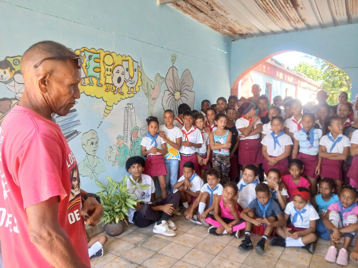CasaPilon54874's tweet photo. Rendimos homenaje a José Martí en el 131 aniversario de su caída en combate y a Fidel Castro Ruz en la Jornada por su centenario, recordando su legado de patriotismo, dignidad y amor por Cuba.
#CasaCultura #MunicipioPilón https://t.co/mm2JkrkZ5j