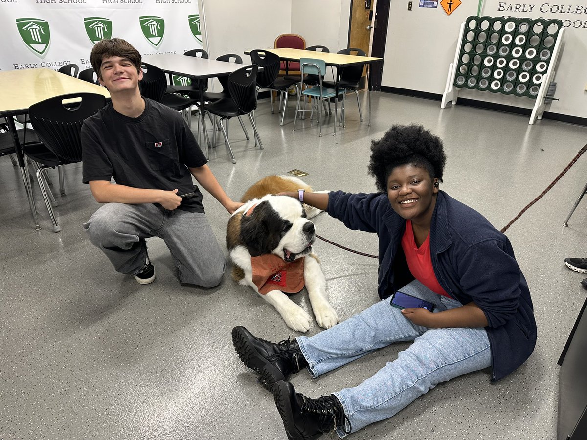 ECHS_MNPS's tweet photo. Thank you for helping Grades 9 &amp; 10 start their Final Exams on a PAWsitive note, Winston💚🤍! #ECHSLevelUp #HSDualEnrollment https://t.co/VTRHVztqWL