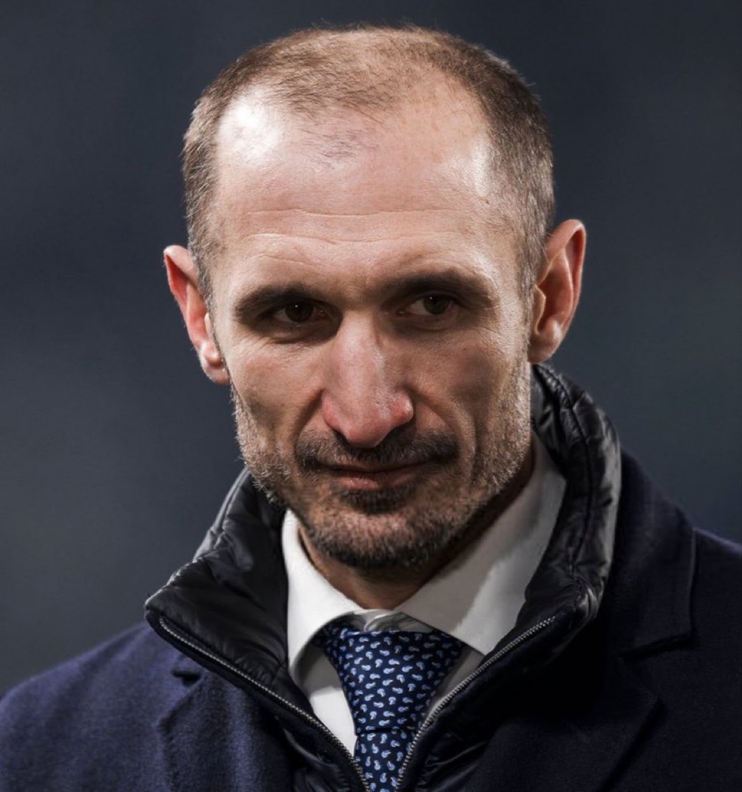 juve18971897's tweet photo. خشيمان المارد..

يلحّق كومولي بجينتولي..
وصل اليوڤي بخبرة (صفر) اداريا..

وطرد عكفان الشوارب..

يا قوك قواه يا خشيمان https://t.co/zbpmvWQ6pX
