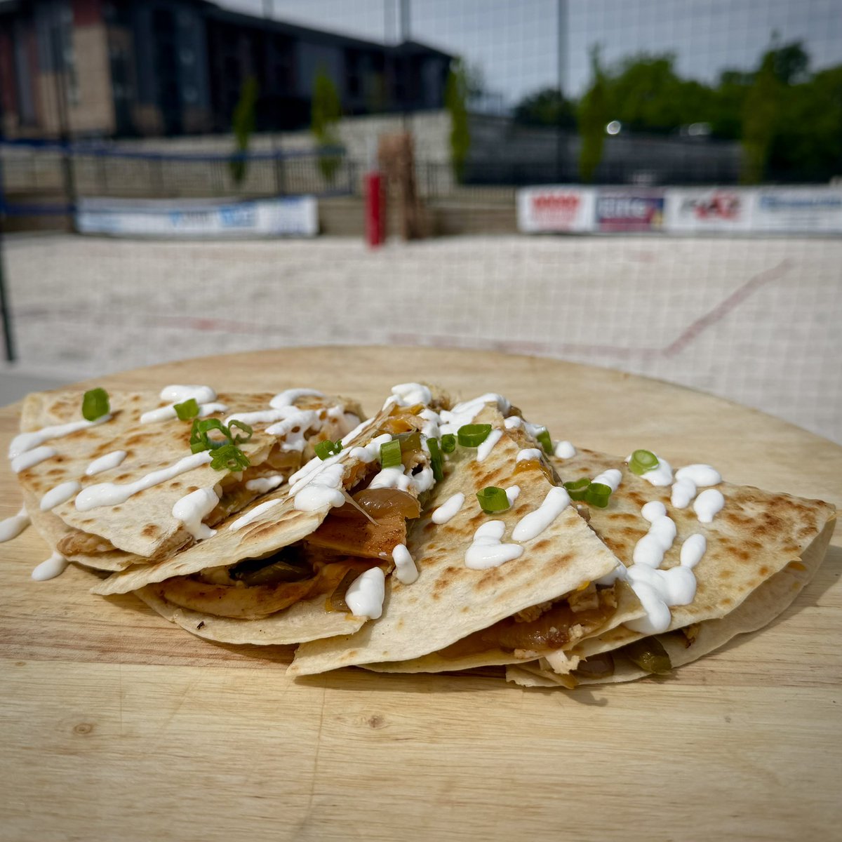 SugarfireWingH's tweet photo. WHAT’S THE BIG DILLA? 🤷‍♂️🐔

Quesadilla with Pulled Chicken, Cheddar, Monterey Jack Cheese, Sautéed Yellow Onions &amp; Green Peppers, Sour Cream &amp; Green Onions!!

🔥 636-265-1234 🔥
https://t.co/b0grPZFiTk https://t.co/jK4NZnVWoO