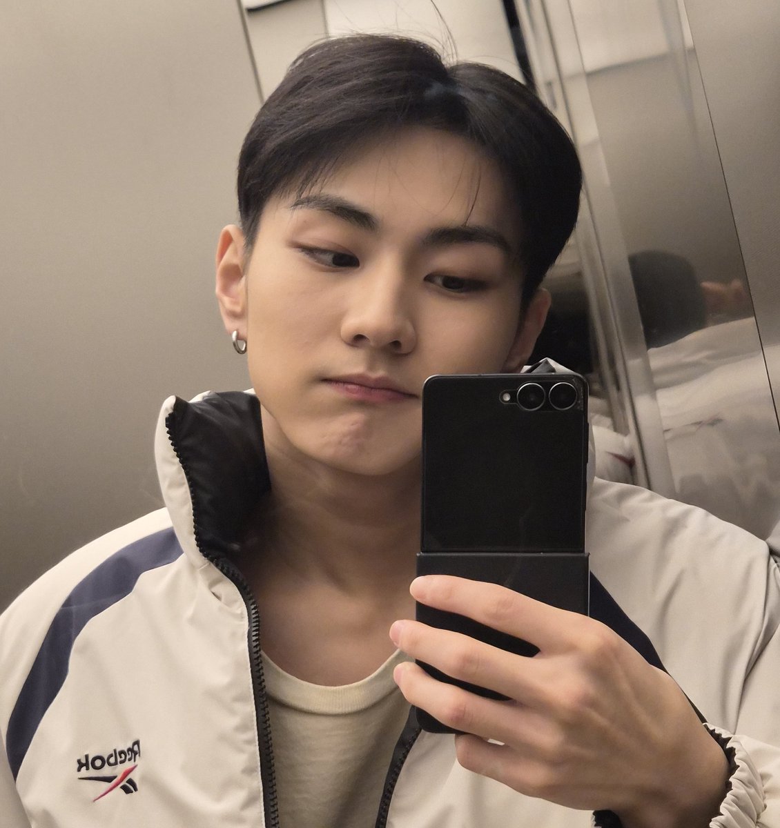 redvelvetyyyyy's tweet photo. hi!!! I'm looking for #interactivemoots!!!

_she/her
_19_(half russian)
_ults. (Enhypen,bts, Cortis,boynextdoor,seventeen,straykids)
Yeah i stan so many girl and boy group ఇ◝‿◜ఇ

Btw LET'S BEE MOOOTSSS!!!!:b
#moots #enhypen_bloom_as_seven #horanghae #kpop https://t.co/hhDjFyqE6d