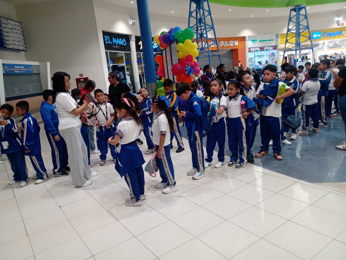 RazonxlaVidaAC's tweet photo. #RXVSLP | 🎬🍿 Un día de cine, risas y mucha diversión en “Vamos Todos a Cinépolis ” junto a niñas y niños de centros educativos del sector norte. 🐝💛
Gracias a #FundaciónCinépolis por regalarnos estos momentos tan especiales y llenos de felicidad. ✨🎥

#VamosTodosACinépolis https://t.co/3sYeQB4V5i