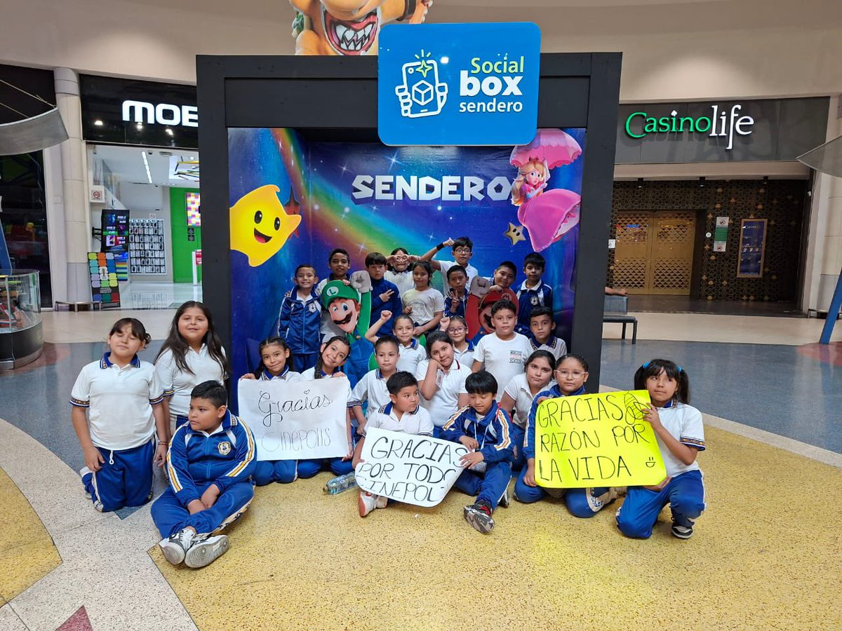 RazonxlaVidaAC's tweet photo. #RXVSLP | 🎬🍿 Un día de cine, risas y mucha diversión en “Vamos Todos a Cinépolis ” junto a niñas y niños de centros educativos del sector norte. 🐝💛
Gracias a #FundaciónCinépolis por regalarnos estos momentos tan especiales y llenos de felicidad. ✨🎥

#VamosTodosACinépolis https://t.co/3sYeQB4V5i