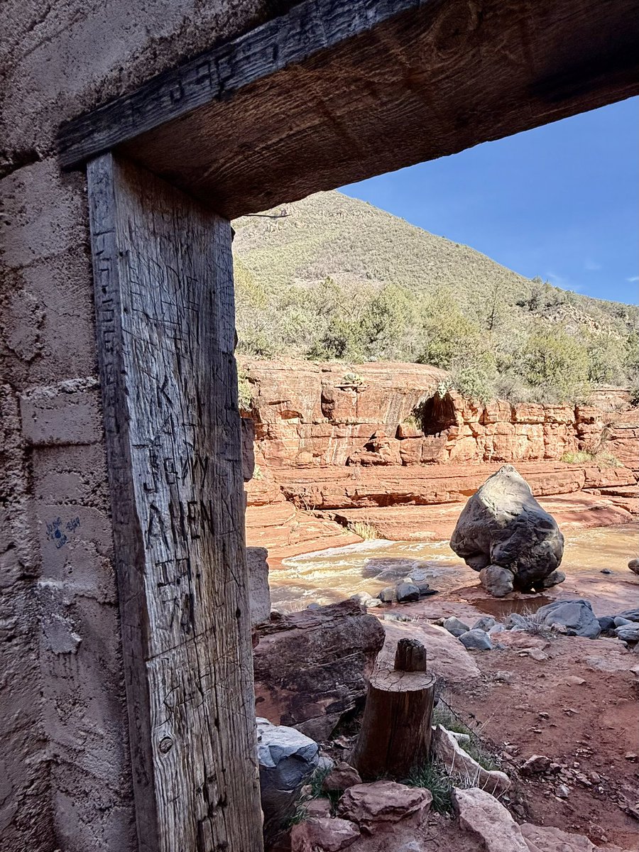 CharlotteD52769's tweet photo. Slide Roxk State Park! A natural water slide near Sedona! #sliderock #arizona #swimminghole https://t.co/kp7yFJmRtV