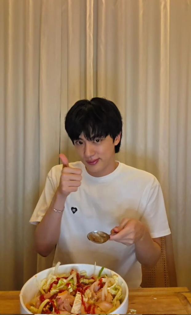 LauraM13469's tweet photo. @kimseokjinlatam Te amo mi hermoso príncipe EATJIN ANNIVERSARY
#11YearsWithEatJin 
#냠냠_잇진_11주년
#방탄소년단진 #진 https://t.co/1Wad90SMmM