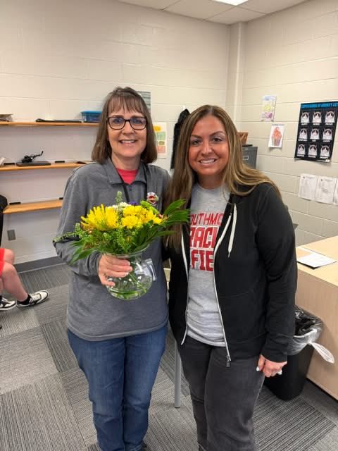 SMontgomeryCSC's tweet photo. We are proud to celebrate three incredible educators as they begin their well-earned retirement ❤️

Julie Spencer – 36 years, Walnut Elementary School

Kelly Clifton – 30.5 years, New Market Elementary School

Pam Rush – 16 years, Southmont Jr. High School https://t.co/Ol8RpNiy95