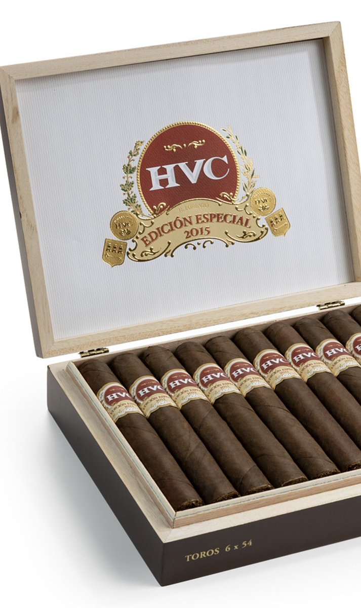 HVCCigars's tweet photo. Tuesday just got a whole lot better. 🍫✨ HVC Edición Especial 2015, layers of sweetness, complexity, and pure indulgence in every draw. This one never disappoints. https://t.co/q3Epi6ammC