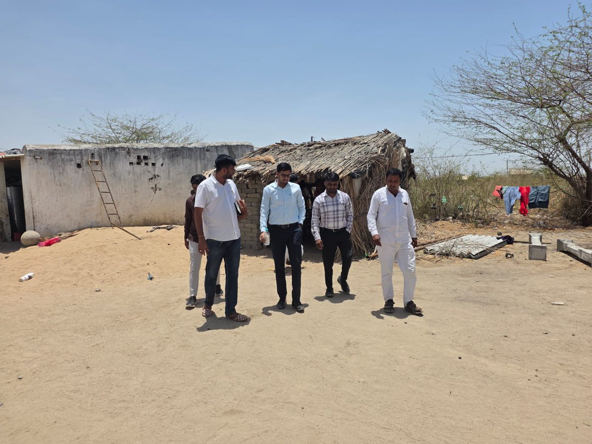 DDOVAVTHARAD's tweet photo. During the visit of the Resp. District Development Officer, Vav-Tharad to Asaragam, Asaravas and Chatarpura villages of Vav Taluka, local residents presented various issues related to education, drinking water, healthcare, Anganwadi buildings, and housing facilities….. https://t.co/qGoD7H3xv9