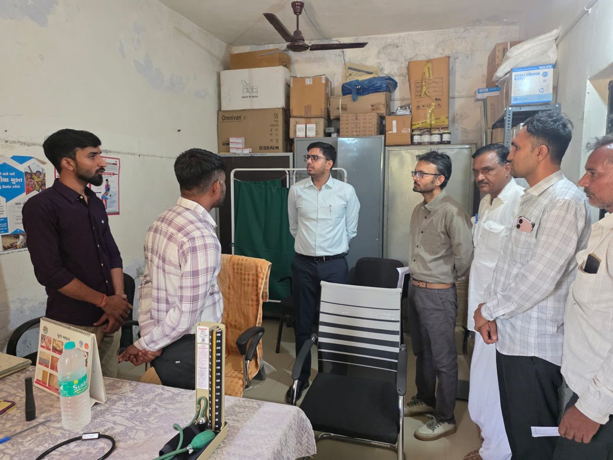 DDOVAVTHARAD's tweet photo. During the visit of the Resp. District Development Officer, Vav-Tharad to Asaragam, Asaravas and Chatarpura villages of Vav Taluka, local residents presented various issues related to education, drinking water, healthcare, Anganwadi buildings, and housing facilities….. https://t.co/qGoD7H3xv9