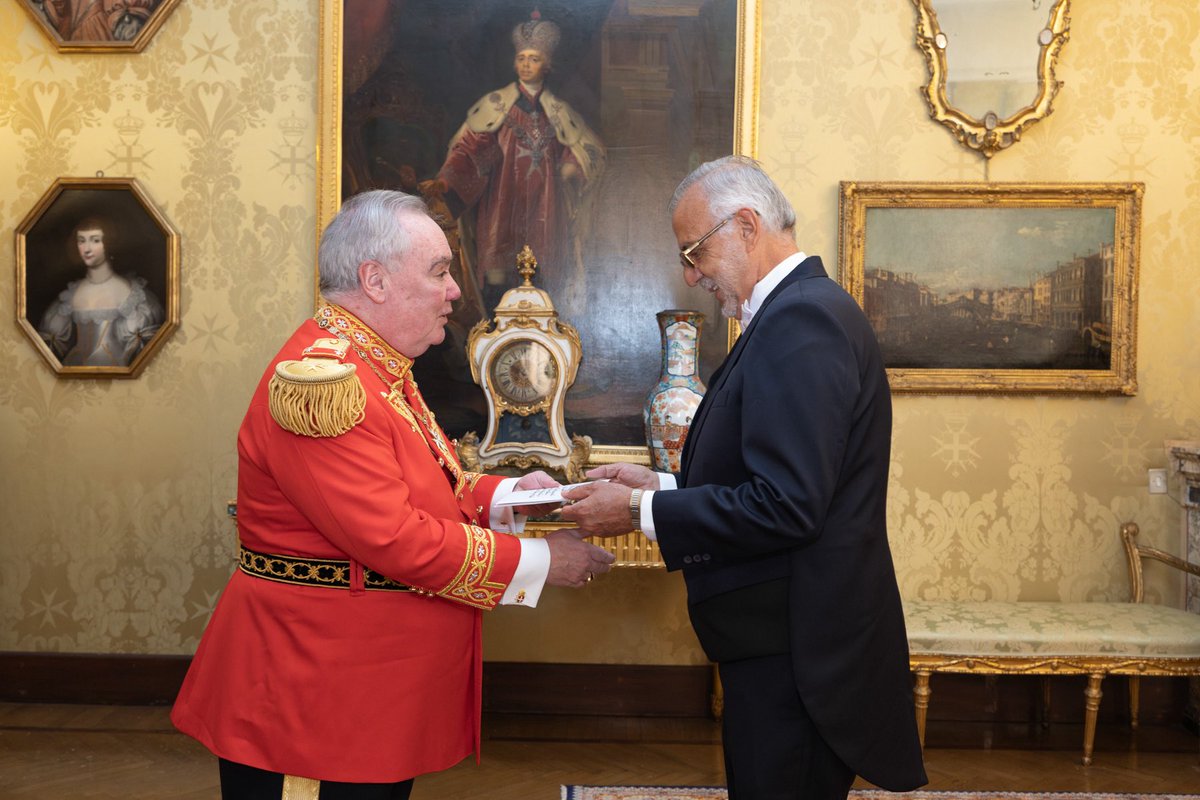 EmbColStaSede's tweet photo. El Embajador Iván Velásquez Gómez presentó sus Cartas Credenciales ante Su Alteza Eminentísima Frey John T. Dunlap, Gran Maestre de la Soberana @ordendemalta. 
Se trataron temas de cooperación humanitaria, migración y coyuntura regional. https://t.co/JzCPrBOLdb