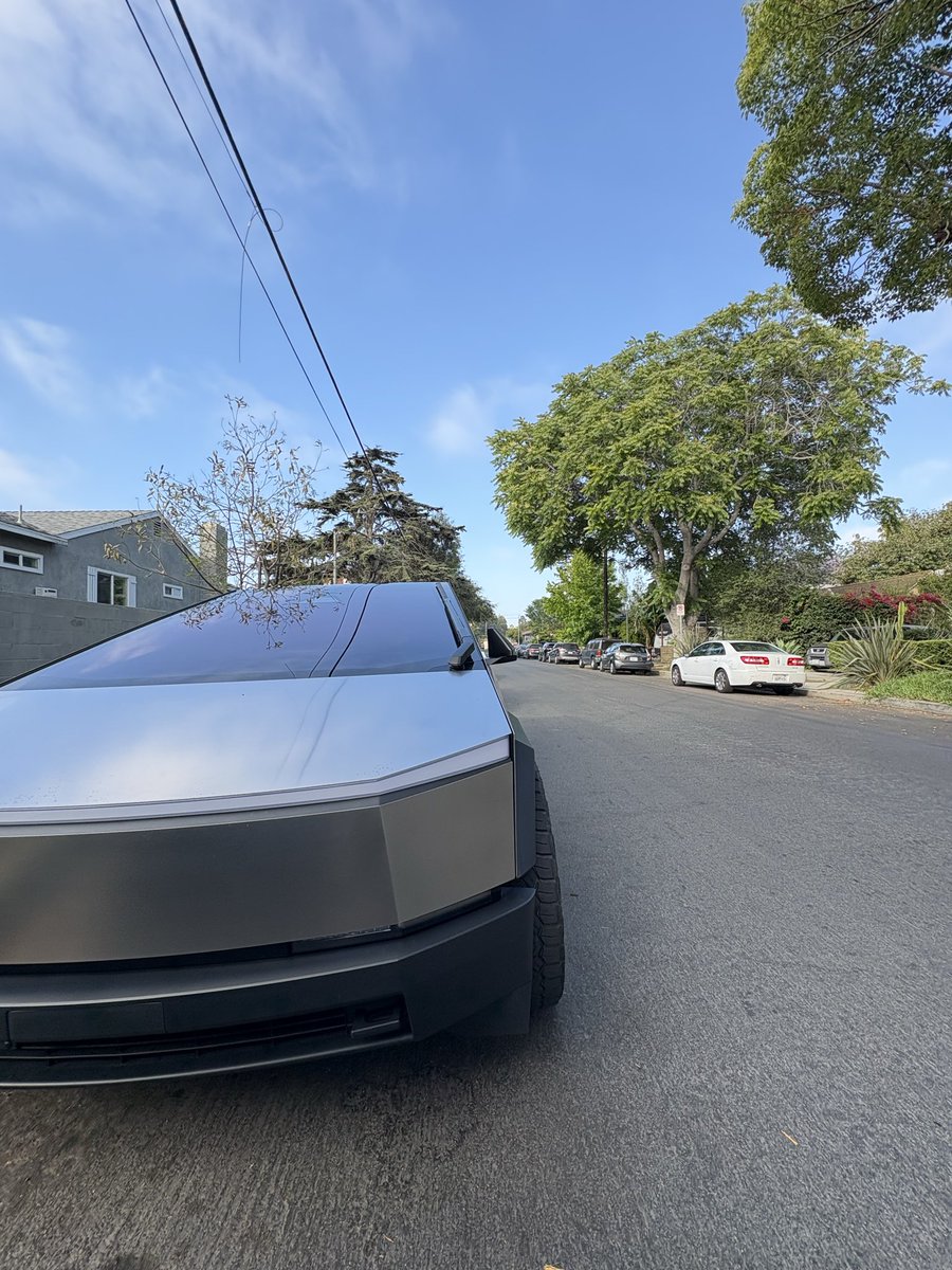 ambitious_n's tweet photo. #テスラサイバートラック

日本の公道では走れないですが、#TURO
 アプリを使えば、簡単にレンタルが可能です。全てが未来のクルマ🚗 https://t.co/cB8FP02sqz