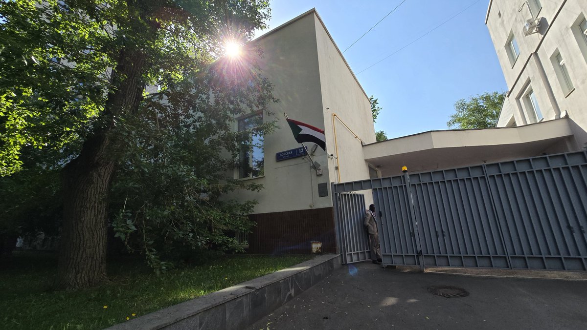 ABDALLAH_HSS's tweet photo. 🔴 I was pleased today to visit the Sudanese Embassy in Moscow following a kind invitation, where I met members of the Sudanese diplomatic mission in Russia, headed by H.E  Ambassador Mohamed Al-Ghazali.

My sincere appreciation for their warm welcome and hospitality, a reflection of the spirit Sudanese people carry wherever they go. A touch of Khartoum, in the heart of Moscow.