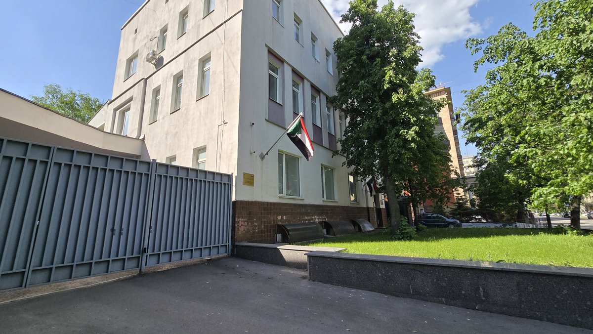 ABDALLAH_HSS's tweet photo. 🔴 I was pleased today to visit the Sudanese Embassy in Moscow following a kind invitation, where I met members of the Sudanese diplomatic mission in Russia, headed by H.E  Ambassador Mohamed Al-Ghazali.

My sincere appreciation for their warm welcome and hospitality, a reflection of the spirit Sudanese people carry wherever they go. A touch of Khartoum, in the heart of Moscow.
