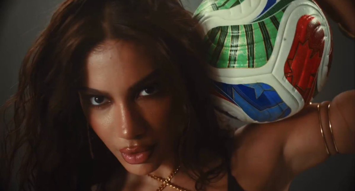 Rede Anitta tweet media