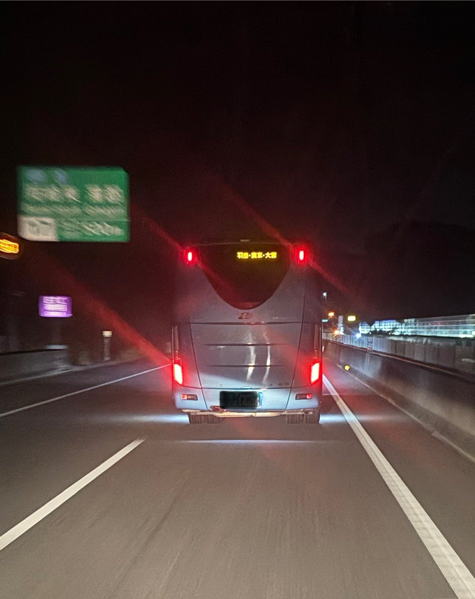 yusuke_gbt's tweet photo. ずっと追越車線を走ってる高速バス🚌
チンタラ走ってるのマジ迷惑だから違反にしてほしい
#高速バス https://t.co/l8WLvdA6vB