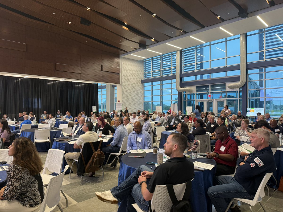 CarolforTexas's tweet photo. Our economy depends on the industry along the ship channel. But we also live downwind of it.

It was great to join @EHCMA to talk crisis communications and building good relationships in peacetime. Thanks to @MJMudd for inviting me! https://t.co/IkFzBHY6wH