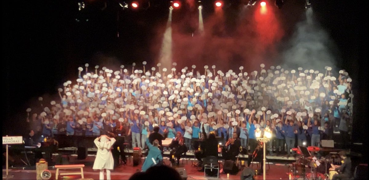 ceipS_TomasAV's tweet photo. Actuación de #Cantania2026 “El último reloj”, en el auditorio Lienzo Norte de #4º, #5º y #6º. Con el gran equipo de @JJMMavila y @aulaquerolo y Elena Sanabria como solistas. Mucha emoción a través de la #música.  ¡Nuestro alumnado disfruta de un musical en primera persona! https://t.co/a3nvrSrdO8
