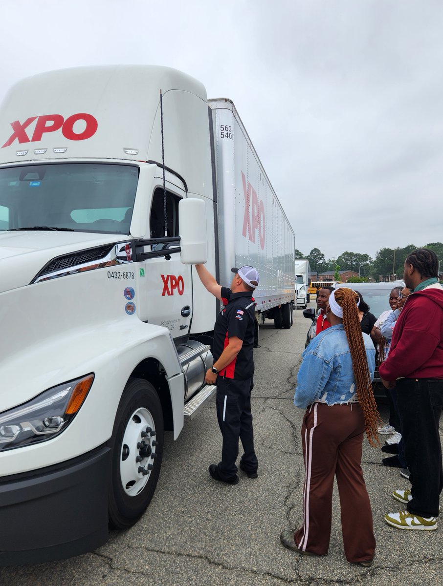 XPOLogistics's tweet photo. Last week, our drivers Tim Vogt and Willie Atkinson joined @lutzie43 for two Safe Driving Summits in Georgia. Speaking alongside first responders, law enforcement &amp; faculty, they helped educate more than 800 high school students about highway safety. Great job, Tim and Willie! https://t.co/E6blSaxEJo