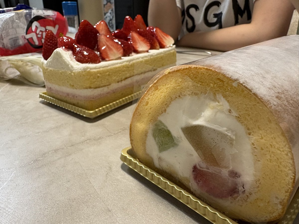 sunya_18_'s tweet photo. 私事ですが、昨日42歳になりました🎂
家族みんなに祝ってもらい、とてもいい誕生日になりました😊

そして明日検査結果を聞きに病院に行ってきます😊 https://t.co/np34Mg55gj