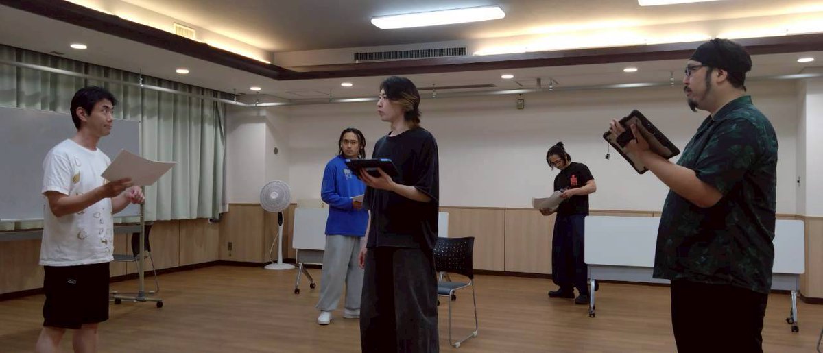 shenron_sake's tweet photo. 稽古場写真📸
ここから細かく深めていきます。
#トナツバ #酒竜神

絶賛チケット販売中🎫
🍺特典付き指定席(座席選択可)…5,000円
🍺座席選択可能指定席…4,000円
https://t.co/kzl6wYmzFQ
※振込みのみ

🍺座席選択不可指定席…3,500円
https://t.co/nIzqIAlZXD
※当日精算(現金のみ) https://t.co/kc8QankHiw