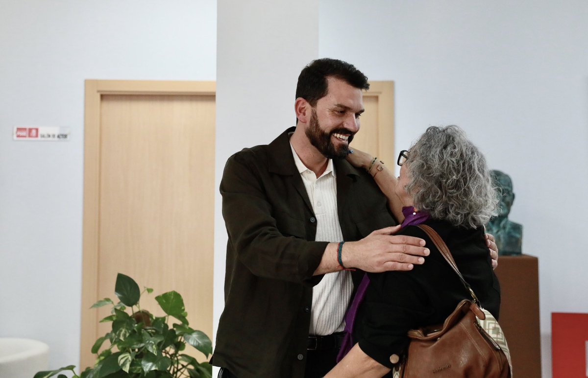 psoeex's tweet photo. ✊🏻Tarde de trabajo con los compañeros y compañeras de la Comisión Ejecutiva Regional planificando las próximas semanas de actividad del PSOE de Extremadura en la calle y el Parlamento.
#VolverAGanar https://t.co/riQa0ugh4k